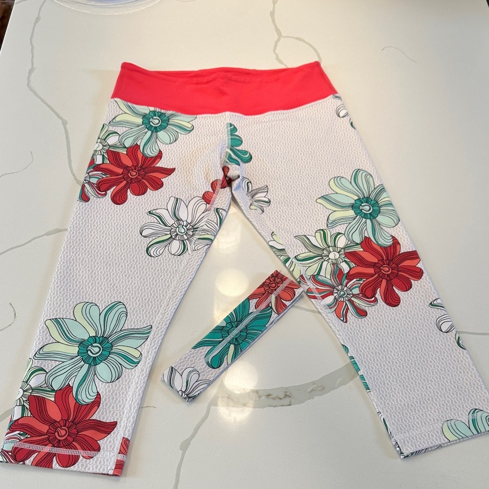 NWOT Lululemon Wunder under crops headband set vintage white floral size 8